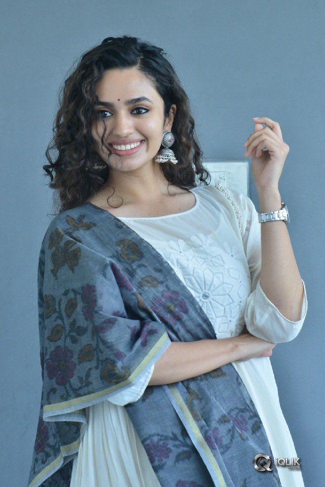Malavika-Nair-New-Stills